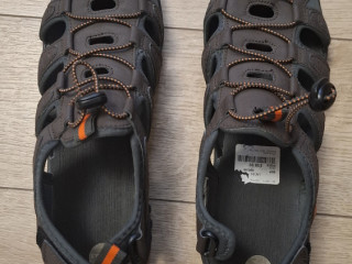 Продам сандали hi tec